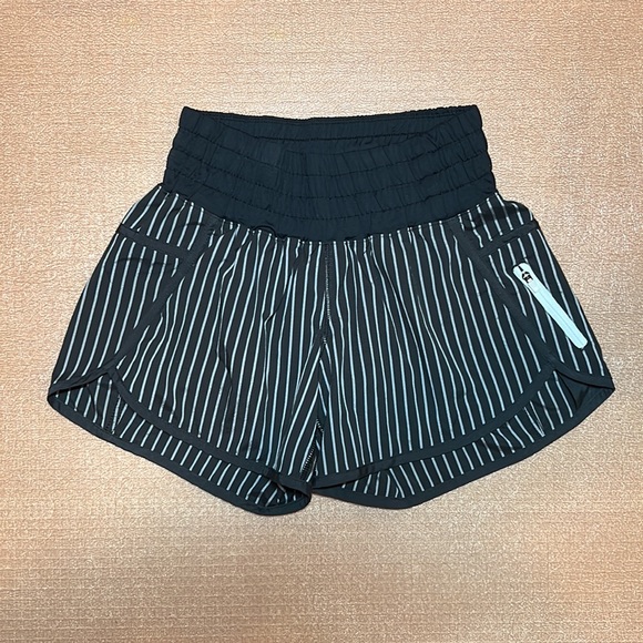 Lululemon RARE Tracker Short II *2-way Stretch Parallel Stripe - Picture 2 of 10